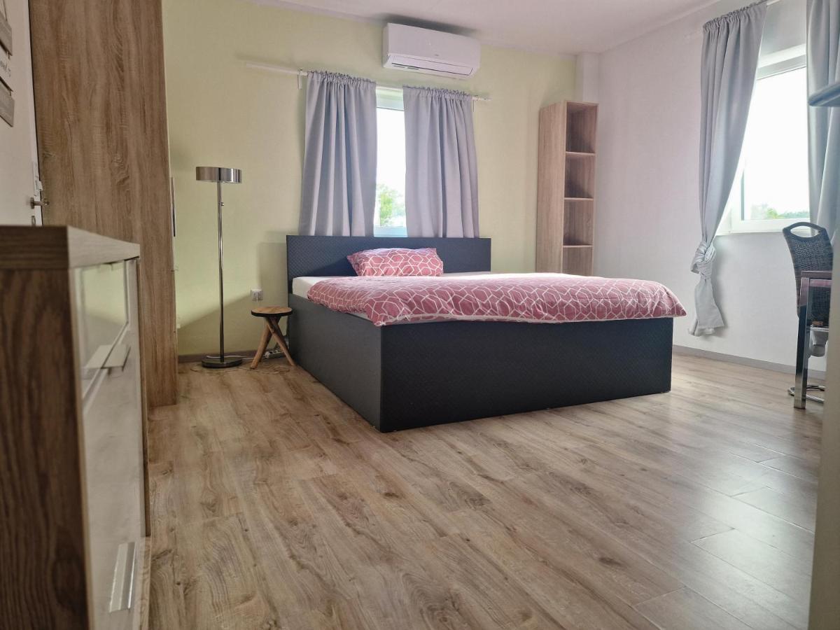 Ibo-Apart 1 Zimmer Apartment In Herzogenaurach Dış mekan fotoğraf